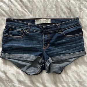 //ABERCROMBIE & FITCH// Cuffed Denim Shorts